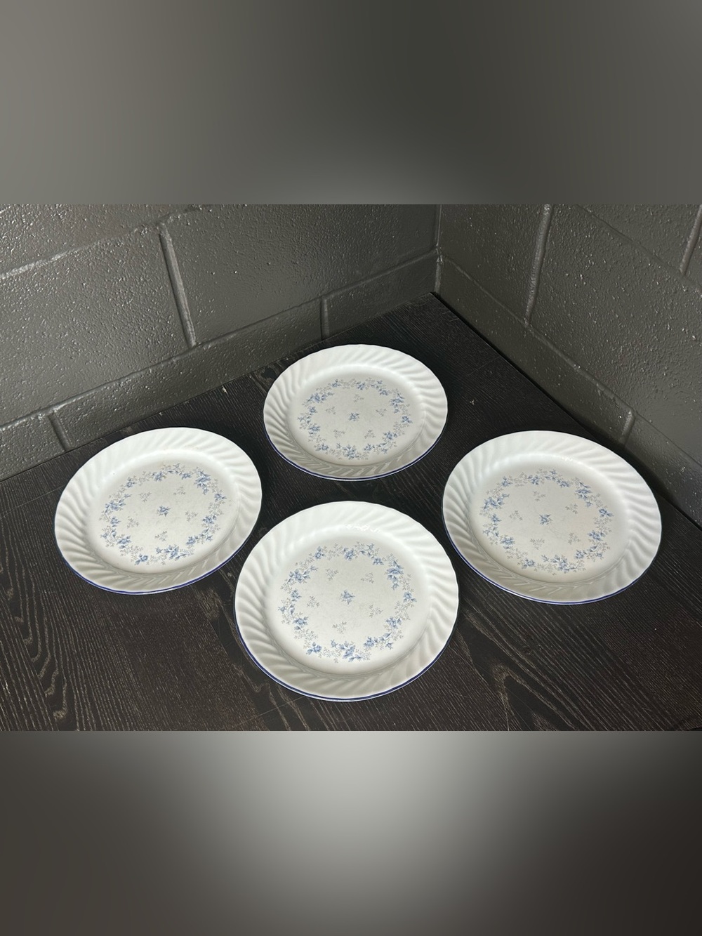 Corelle Corning White + Blue Floral Dinner Plates Swirl-rimmed: Set of 4 - Picture 3 of 8